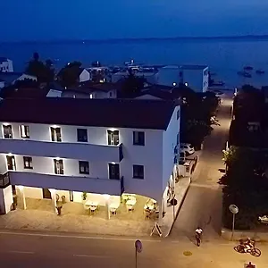 https://aria-apartments-vir.hotelinzadar.com